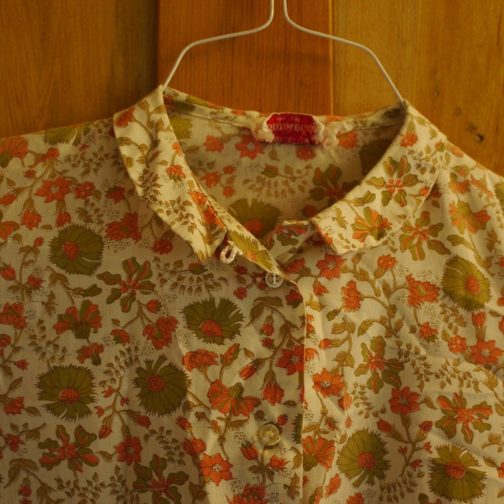 Vintage Floral Cropped Button up Blouse